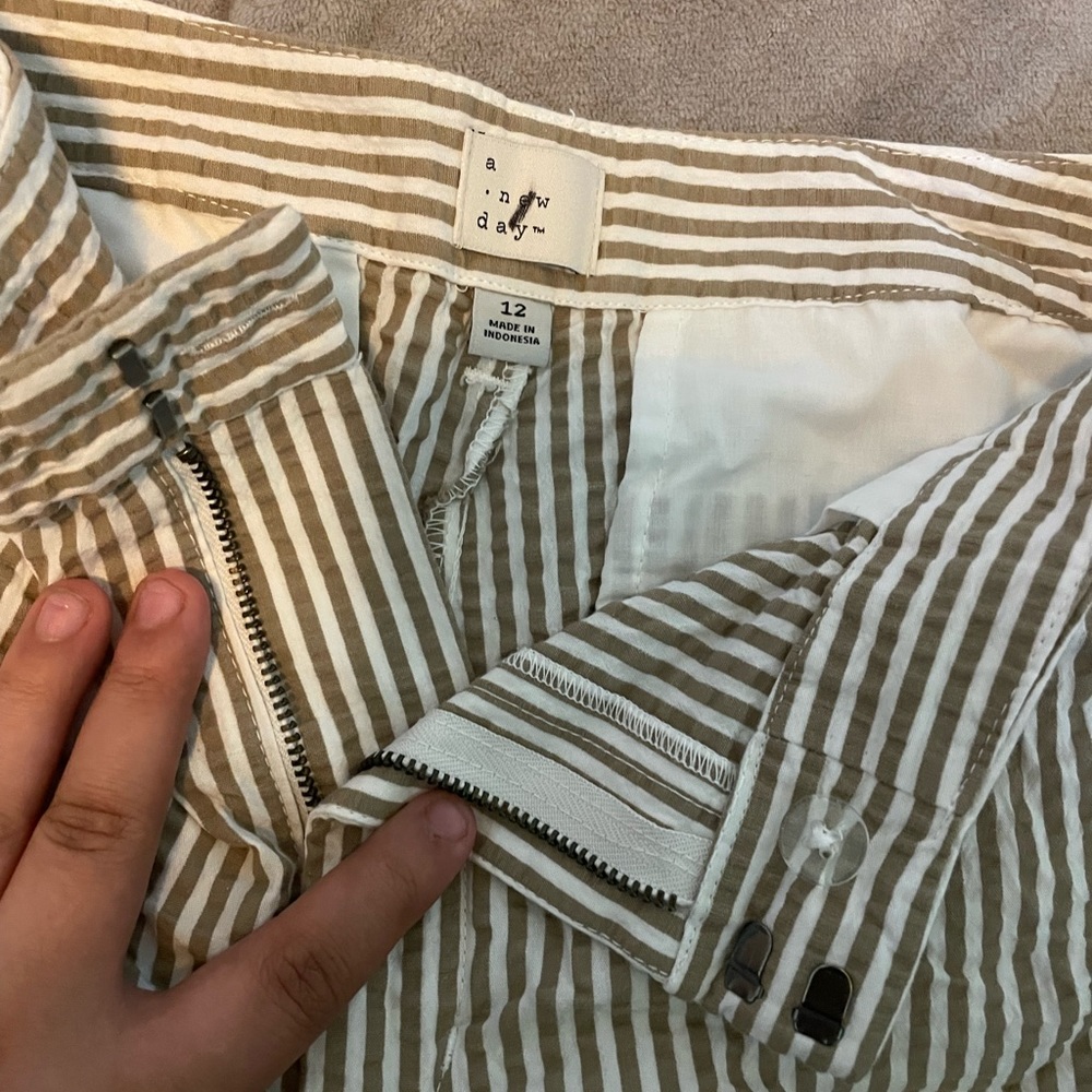 Striped shorts - Picture 3 of 3